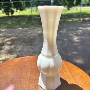 Elegant Cream Vase UPDATED PICTURES